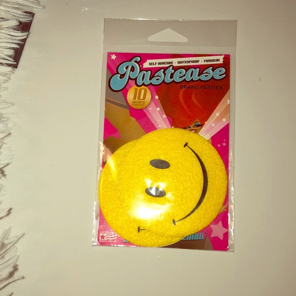 Pastease Smiley Face 😊 - Picture 1 of 1